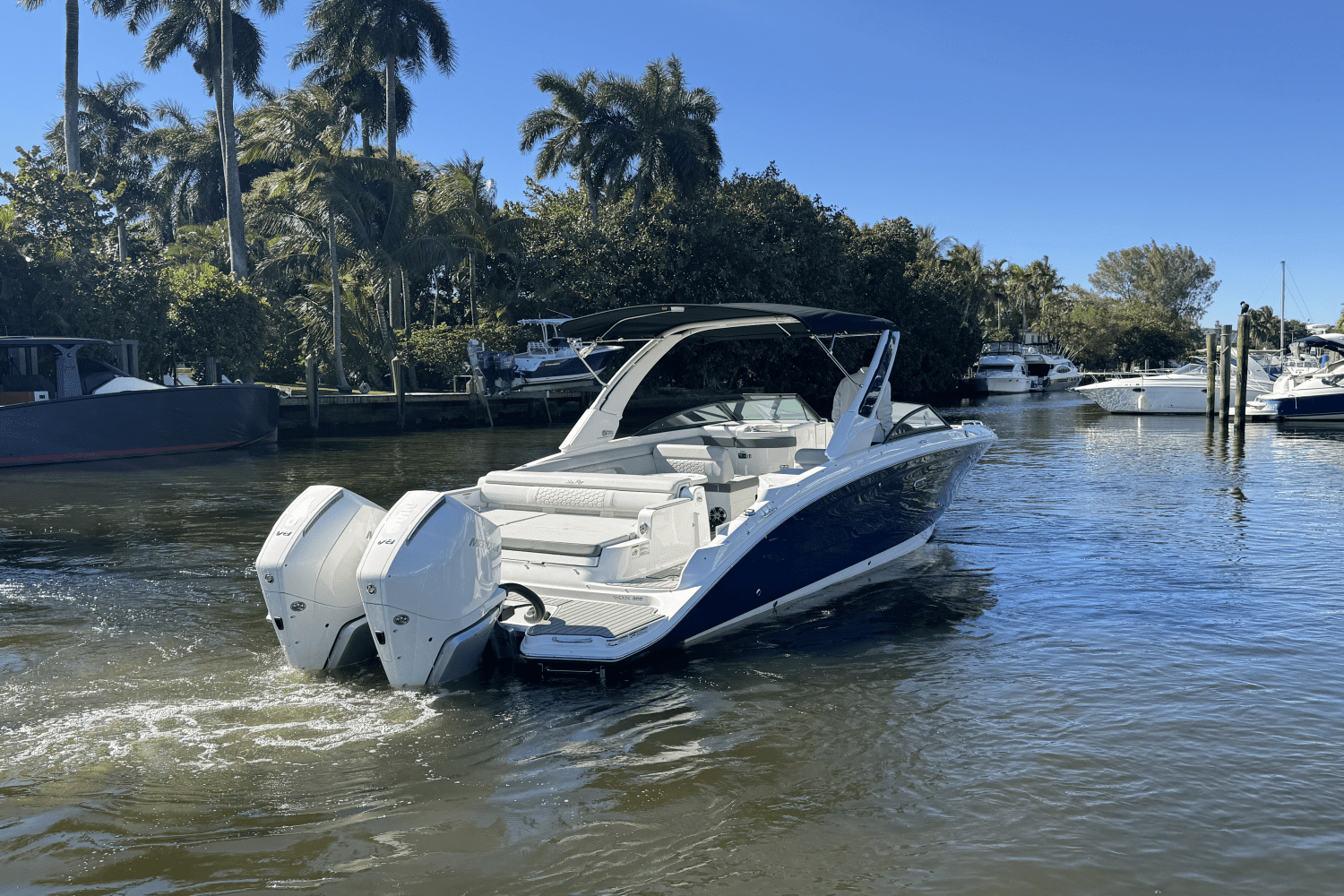 2025 Sea Ray SDX 290 Outboard Image Thumbnail #9