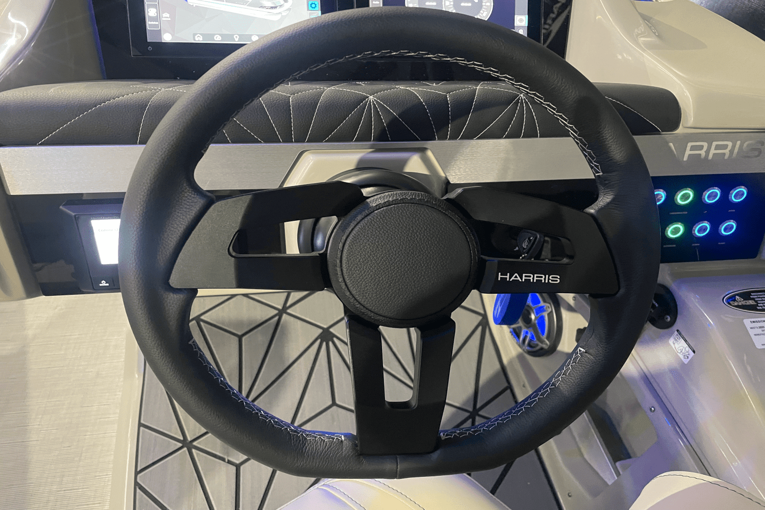 2025 Harris Grand Mariner 250 Image Thumbnail #14