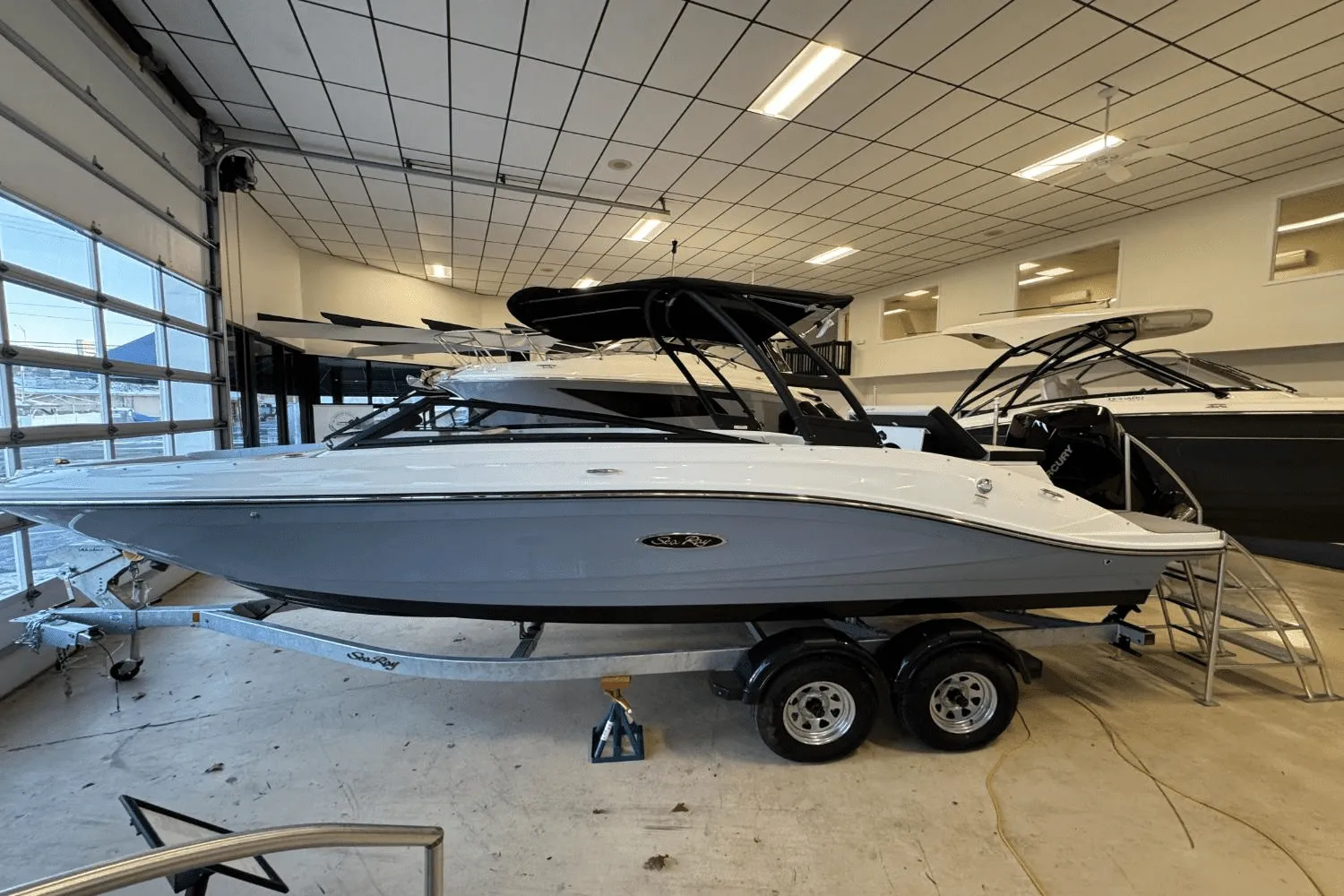 2025 Sea Ray SPX 230 Outboard Image Thumbnail #2