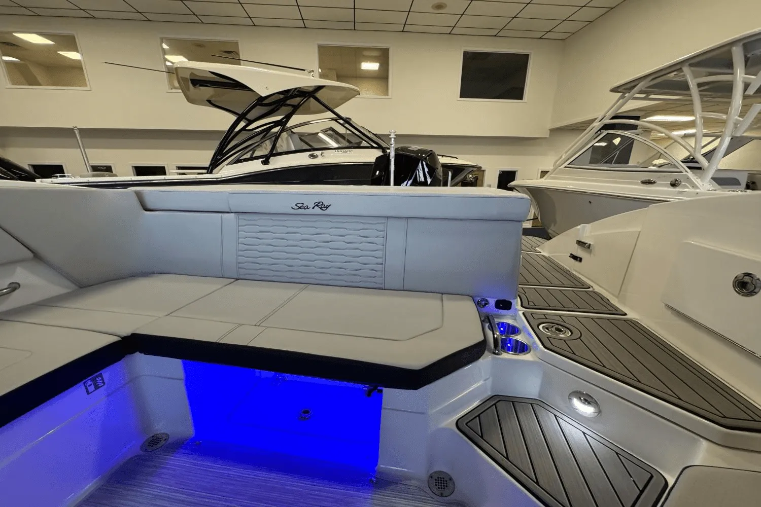 2025 Sea Ray SPX 230 Outboard Image Thumbnail #21