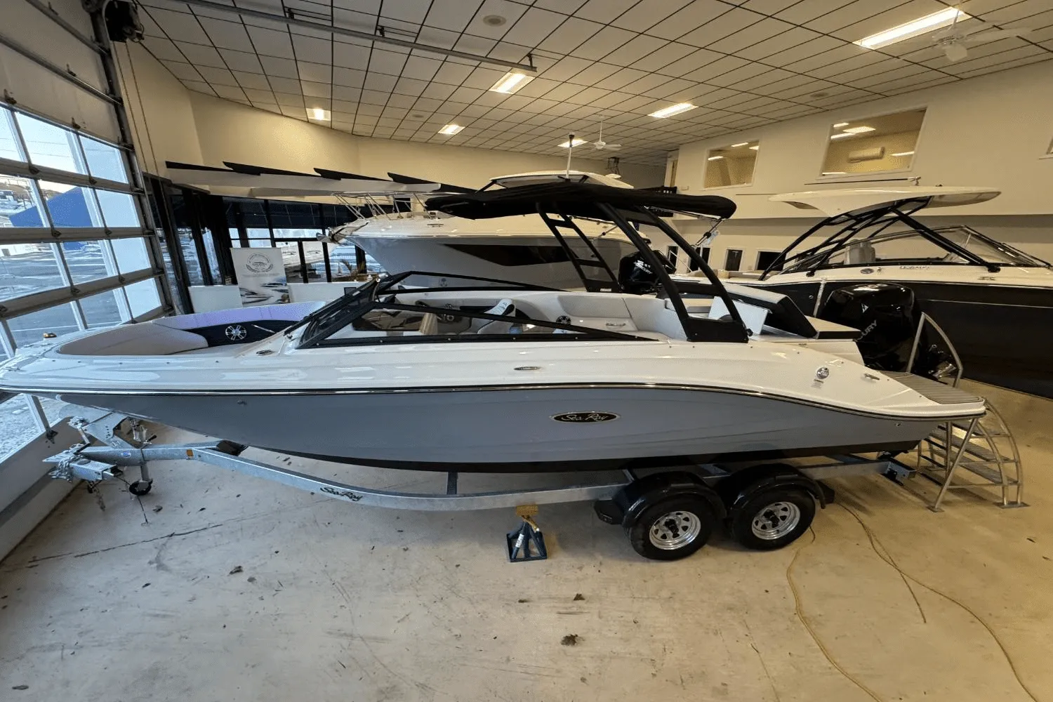 2025 Sea Ray SPX 230 Outboard Image Thumbnail #3