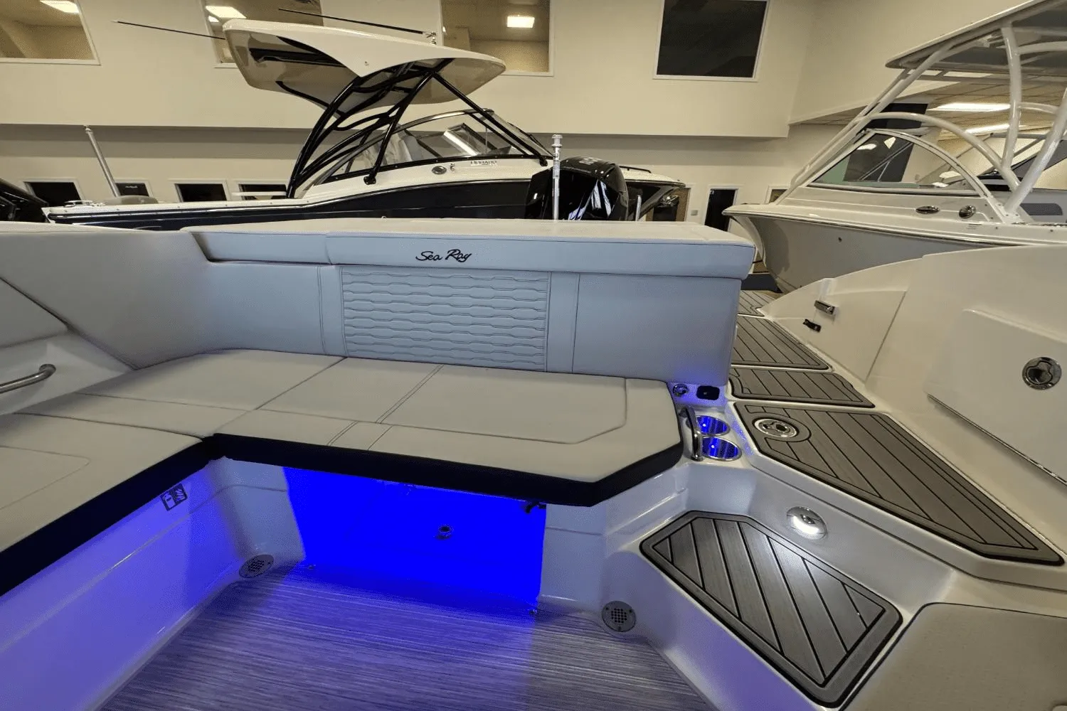 2025 Sea Ray SPX 230 Outboard Image Thumbnail #22