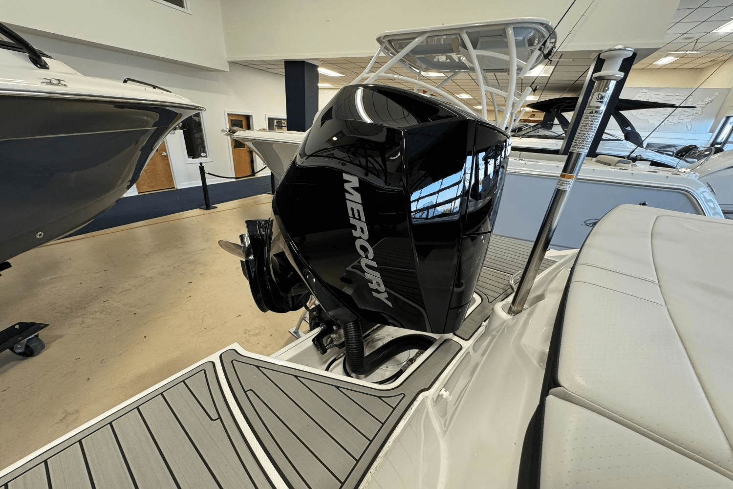 2025 Sea Ray SPX 230 Outboard Image Thumbnail #5