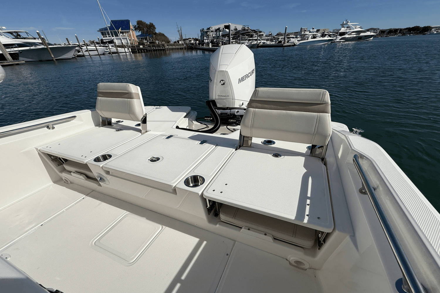 2025 Boston Whaler 250 Dauntless Image Thumbnail #7