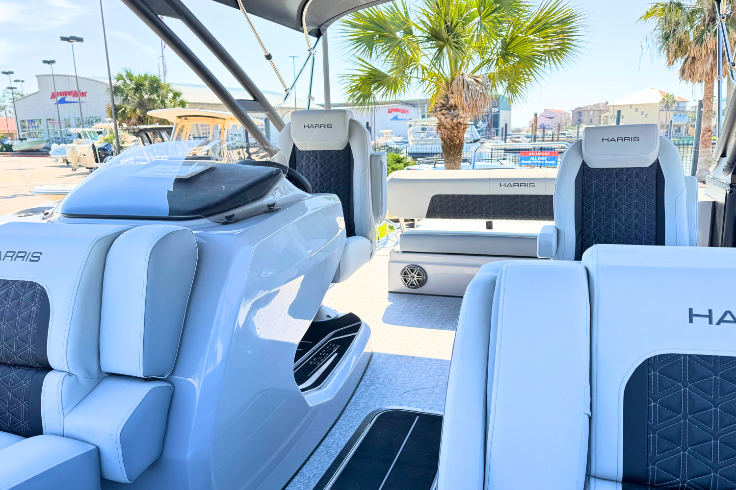 2025 Harris 230 Solstice Image Thumbnail #4