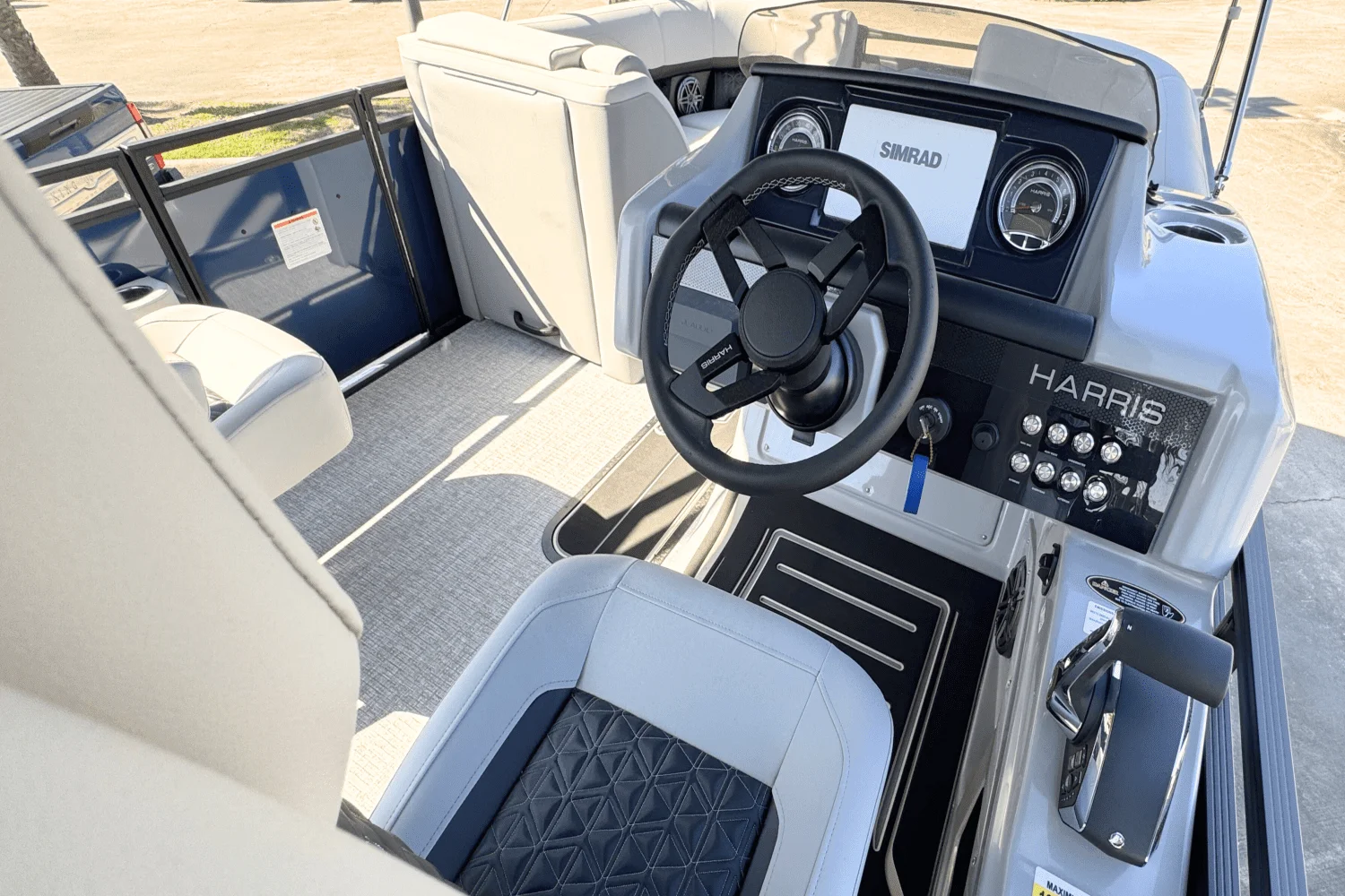 2025 Harris 230 Solstice Image Thumbnail #8