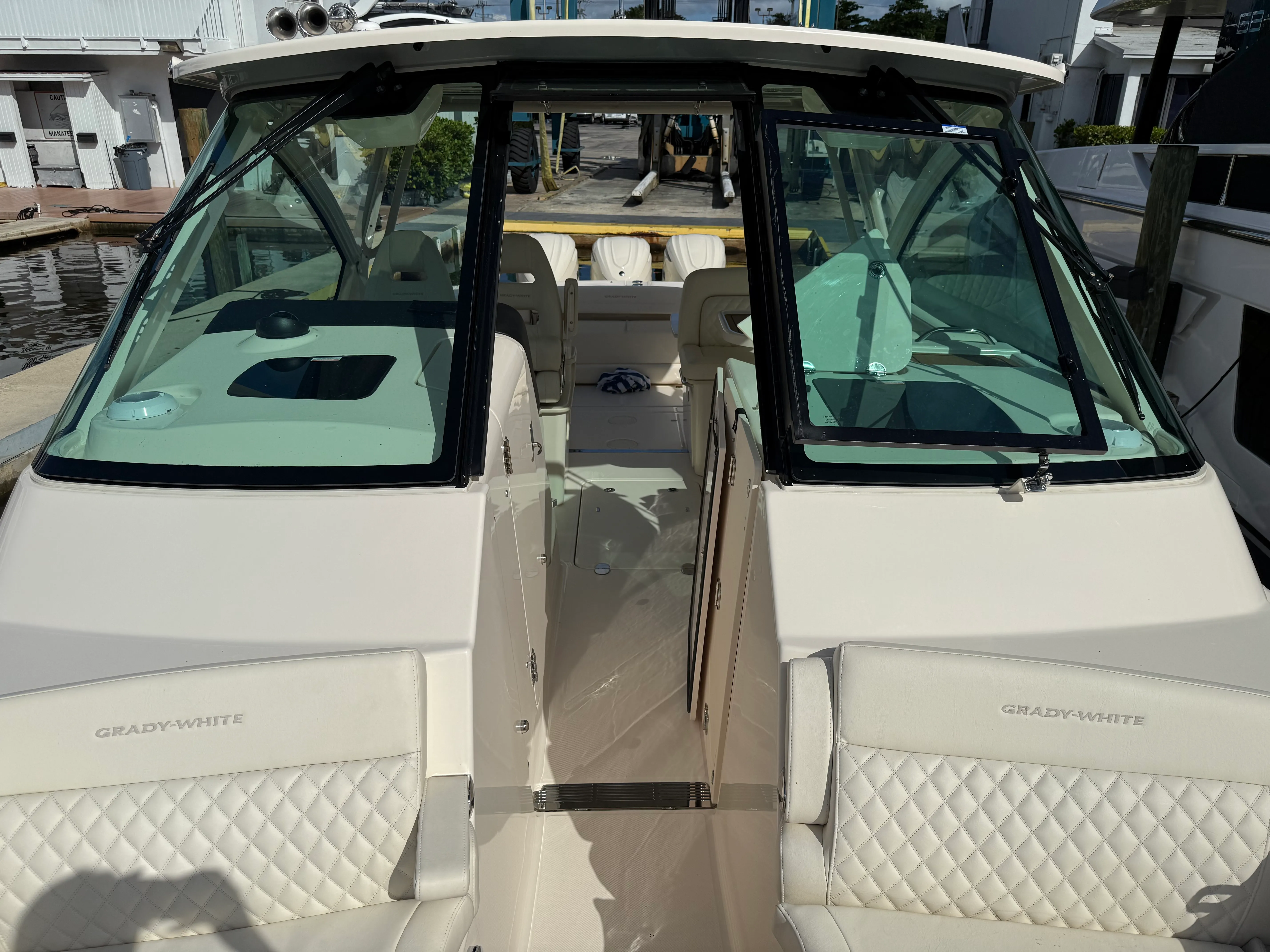 2025 Grady-White Freedom 345 Image Thumbnail #9