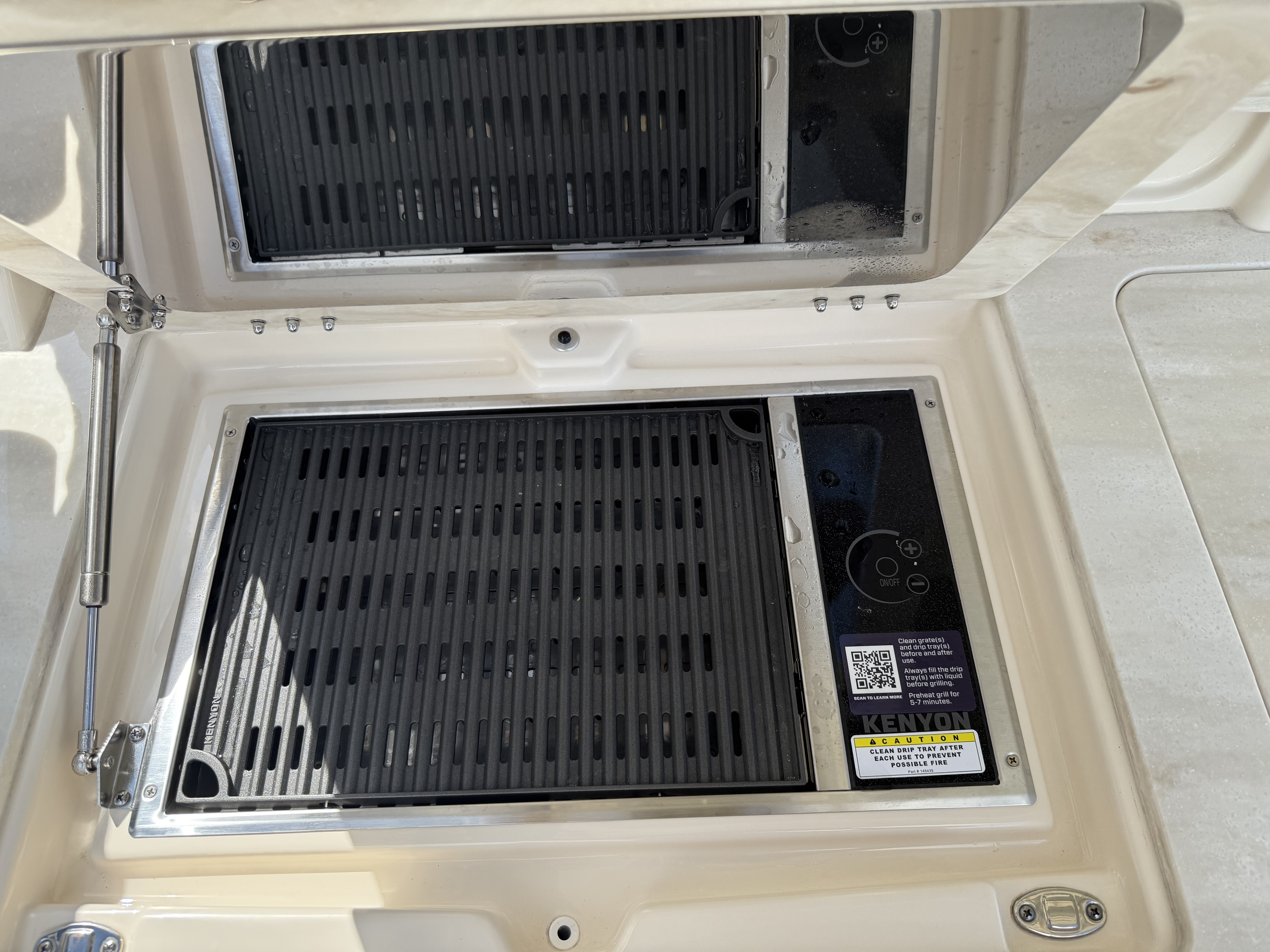 2025 Grady-White Freedom 345 Image Thumbnail #8