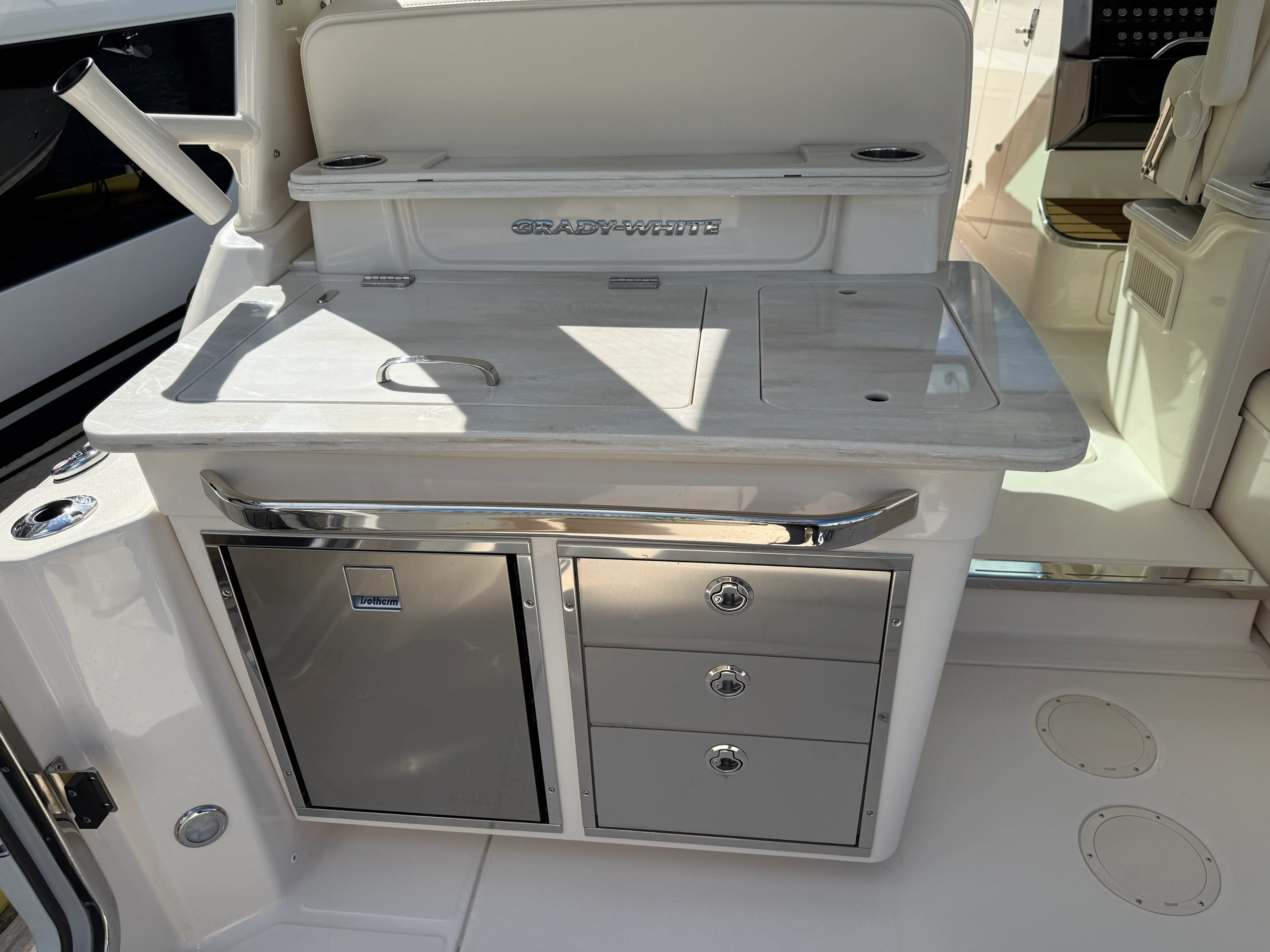2025 Grady-White Freedom 345 Image Thumbnail #6