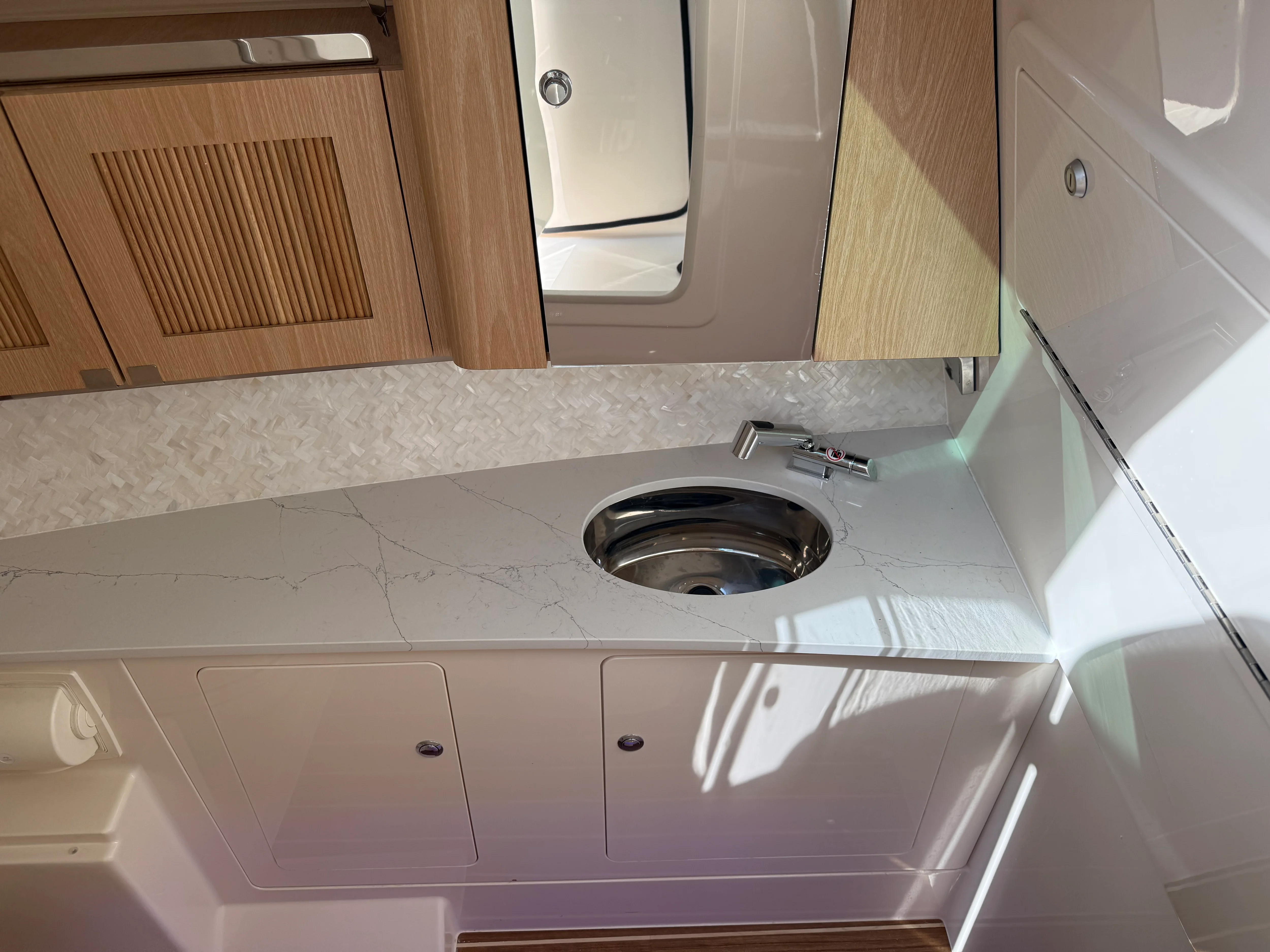 2025 Grady-White Freedom 345 Image Thumbnail #20