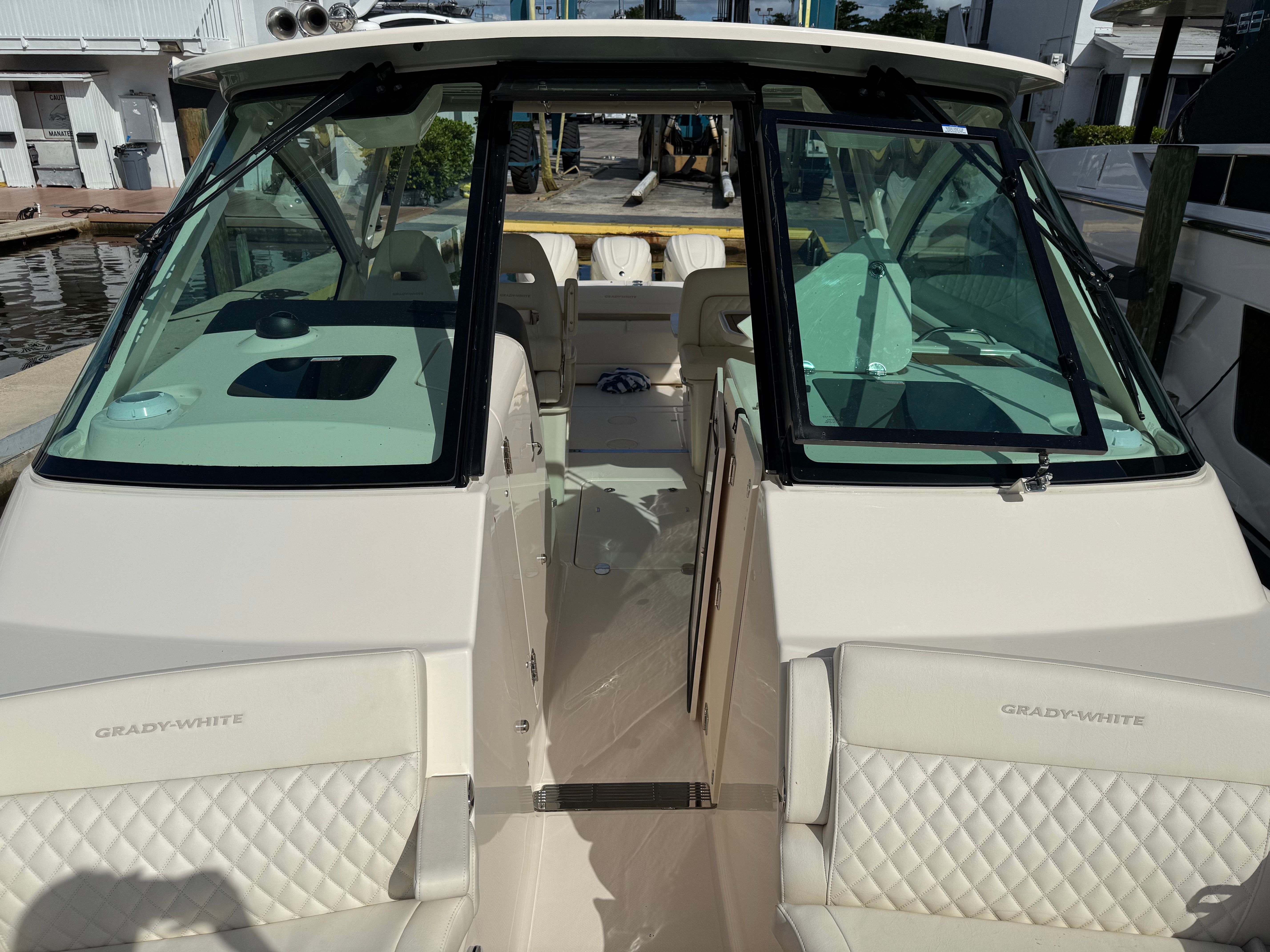2025 Grady-White Freedom 345 Image Thumbnail #9