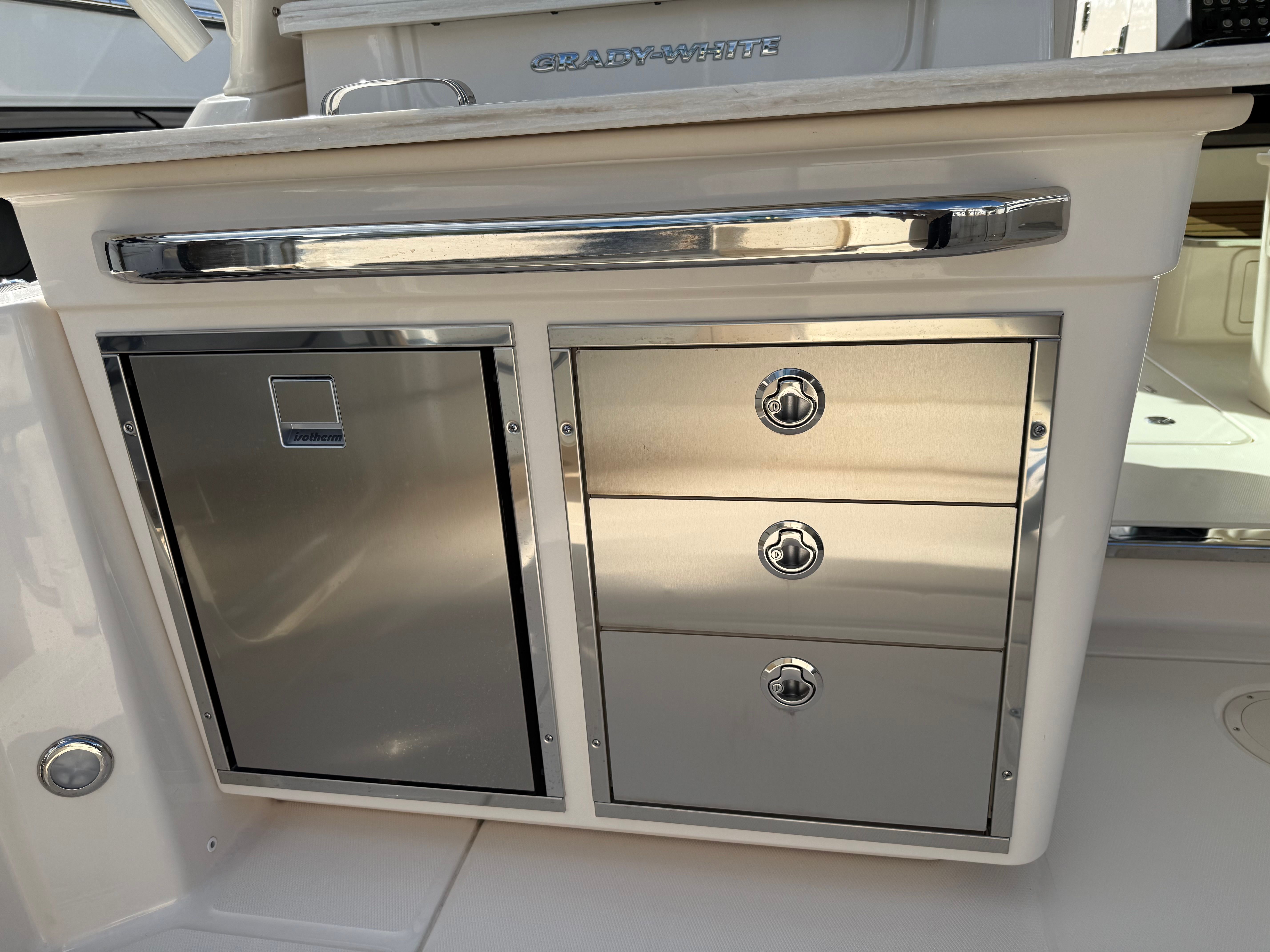 2025 Grady-White Freedom 345 Image Thumbnail #7