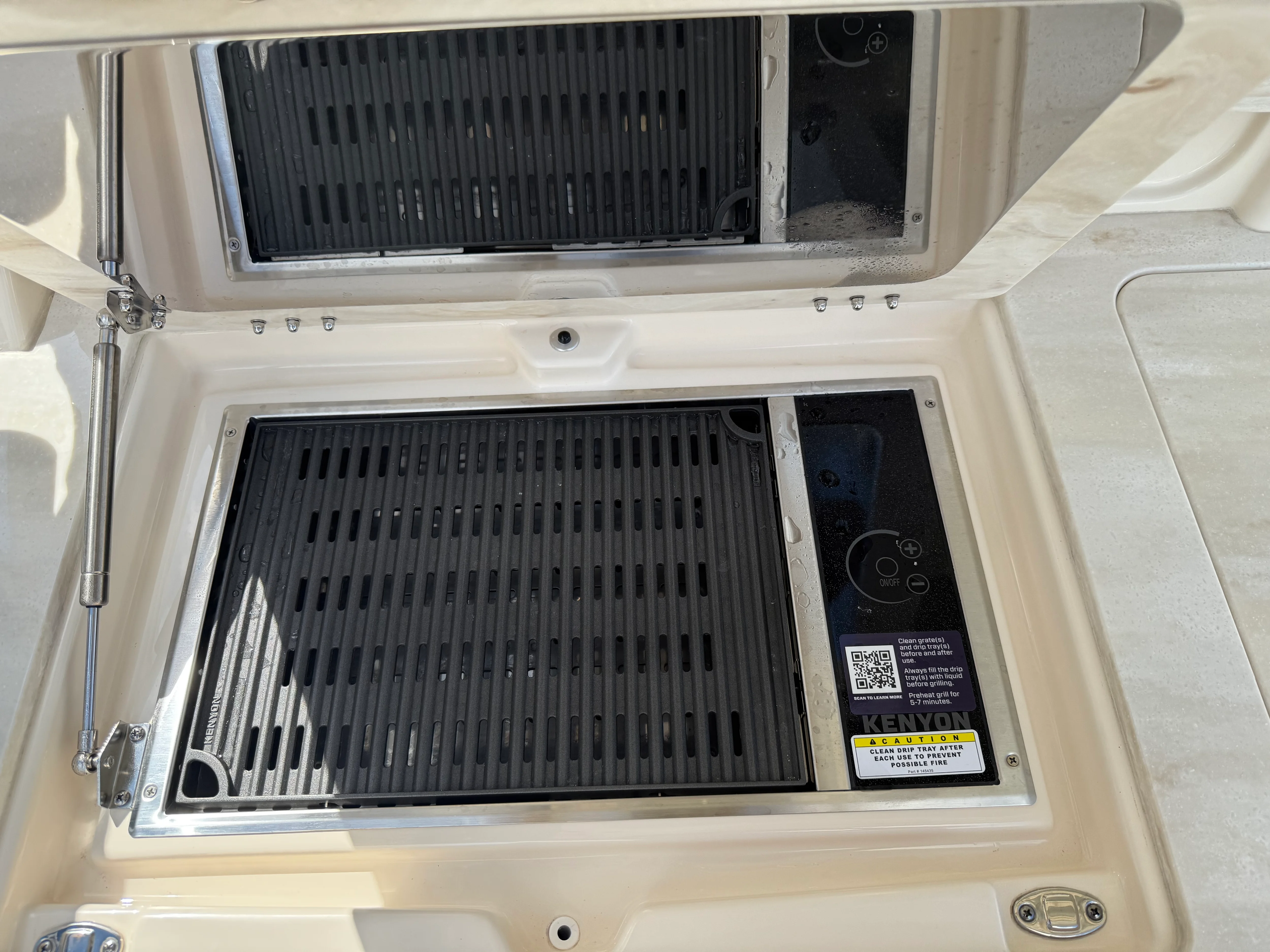 2025 Grady-White Freedom 345 Image Thumbnail #8