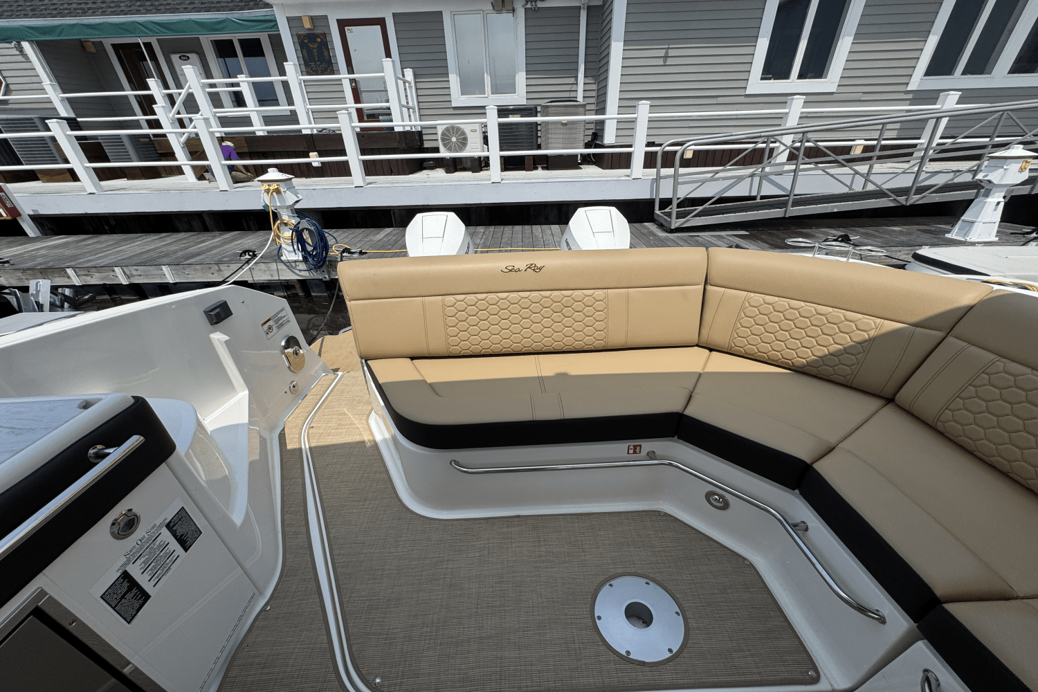 2025 Sea Ray Sundancer 320 Outboard Image Thumbnail #5