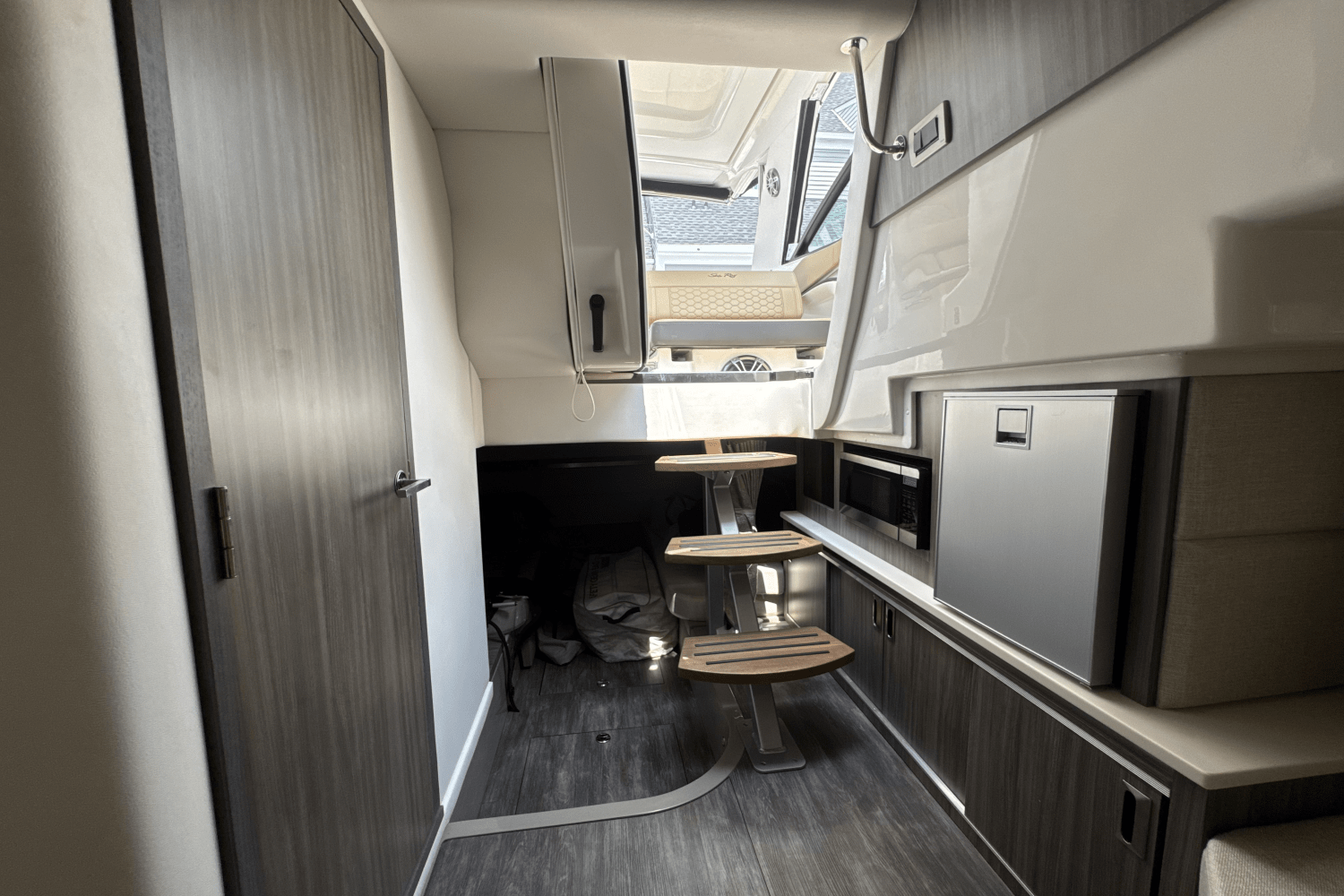 2025 Sea Ray Sundancer 320 Outboard Image Thumbnail #28