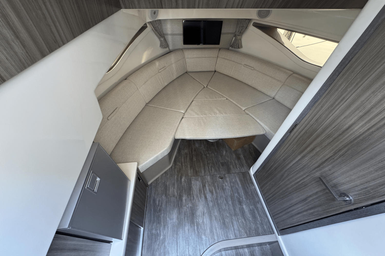 2025 Sea Ray Sundancer 320 Outboard Image Thumbnail #26