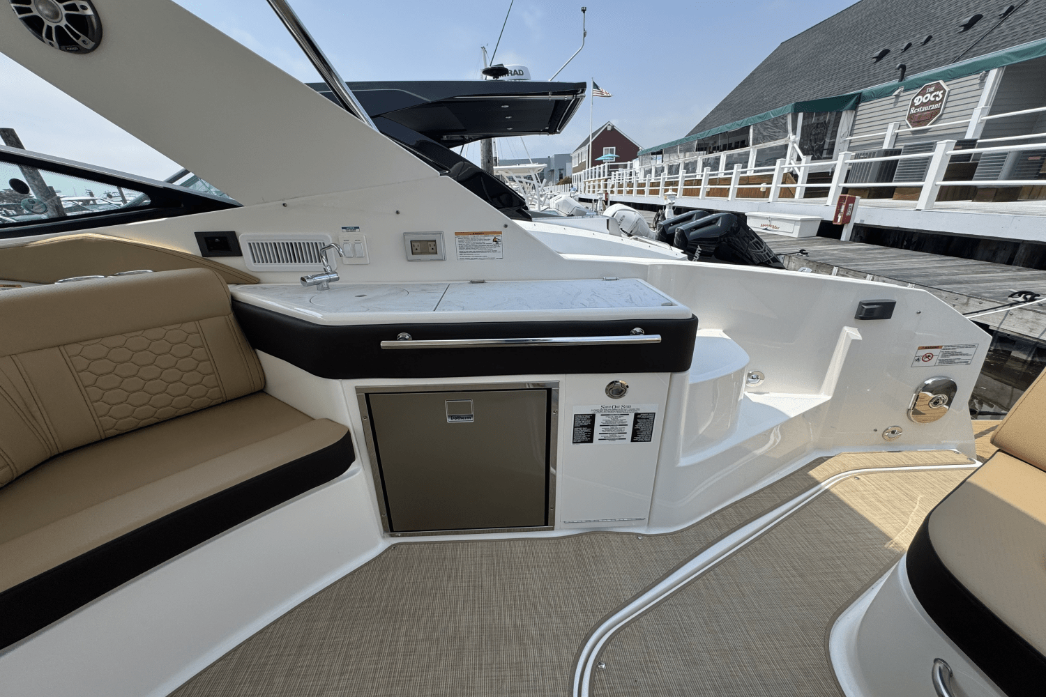 2025 Sea Ray Sundancer 320 Outboard Image Thumbnail #11