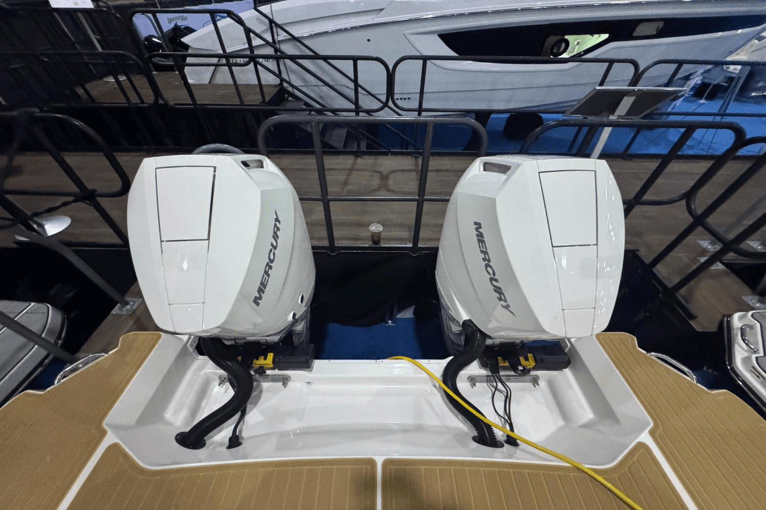 2025 Sea Ray Sundancer 320 Outboard Image Thumbnail #9
