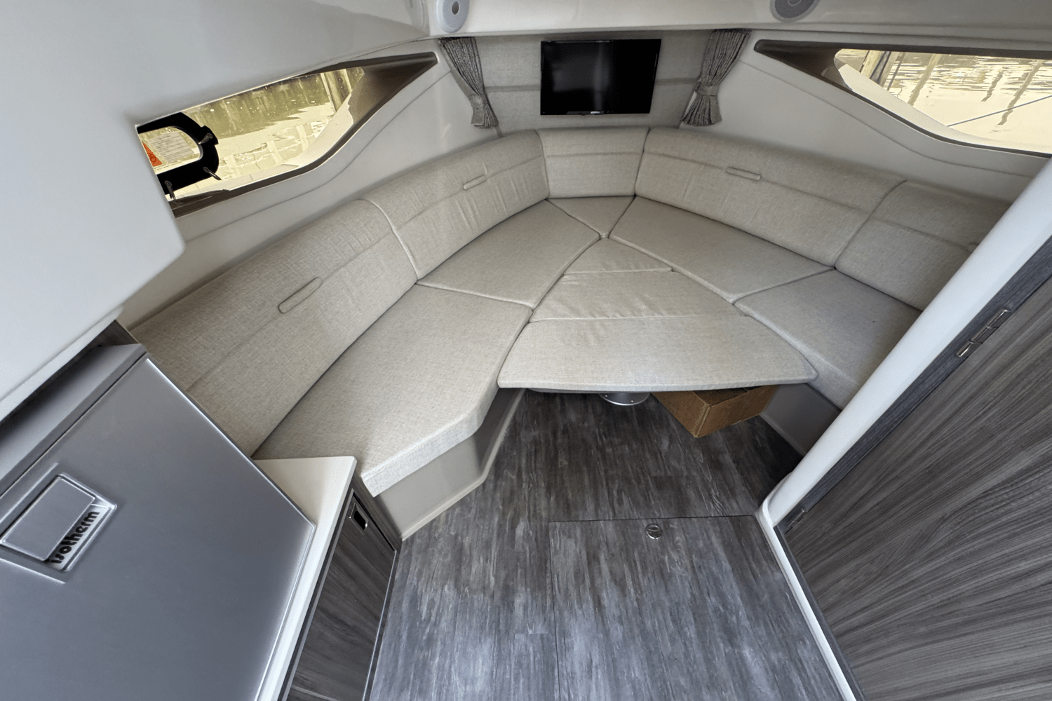 2025 Sea Ray Sundancer 320 Outboard Image Thumbnail #27