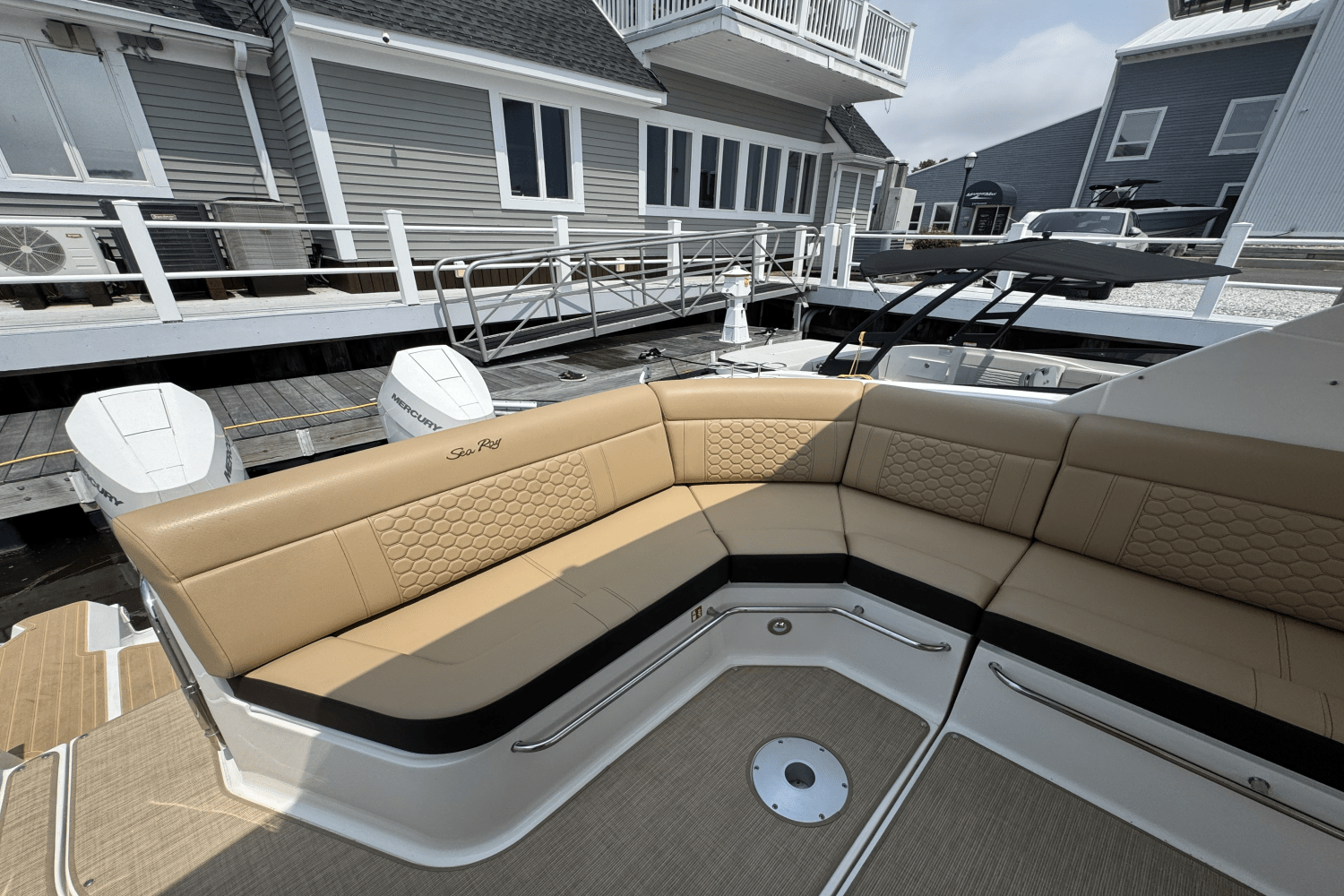 2025 Sea Ray Sundancer 320 Outboard Image Thumbnail #6