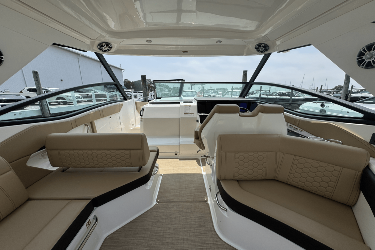 2025 Sea Ray Sundancer 320 Outboard Image Thumbnail #16
