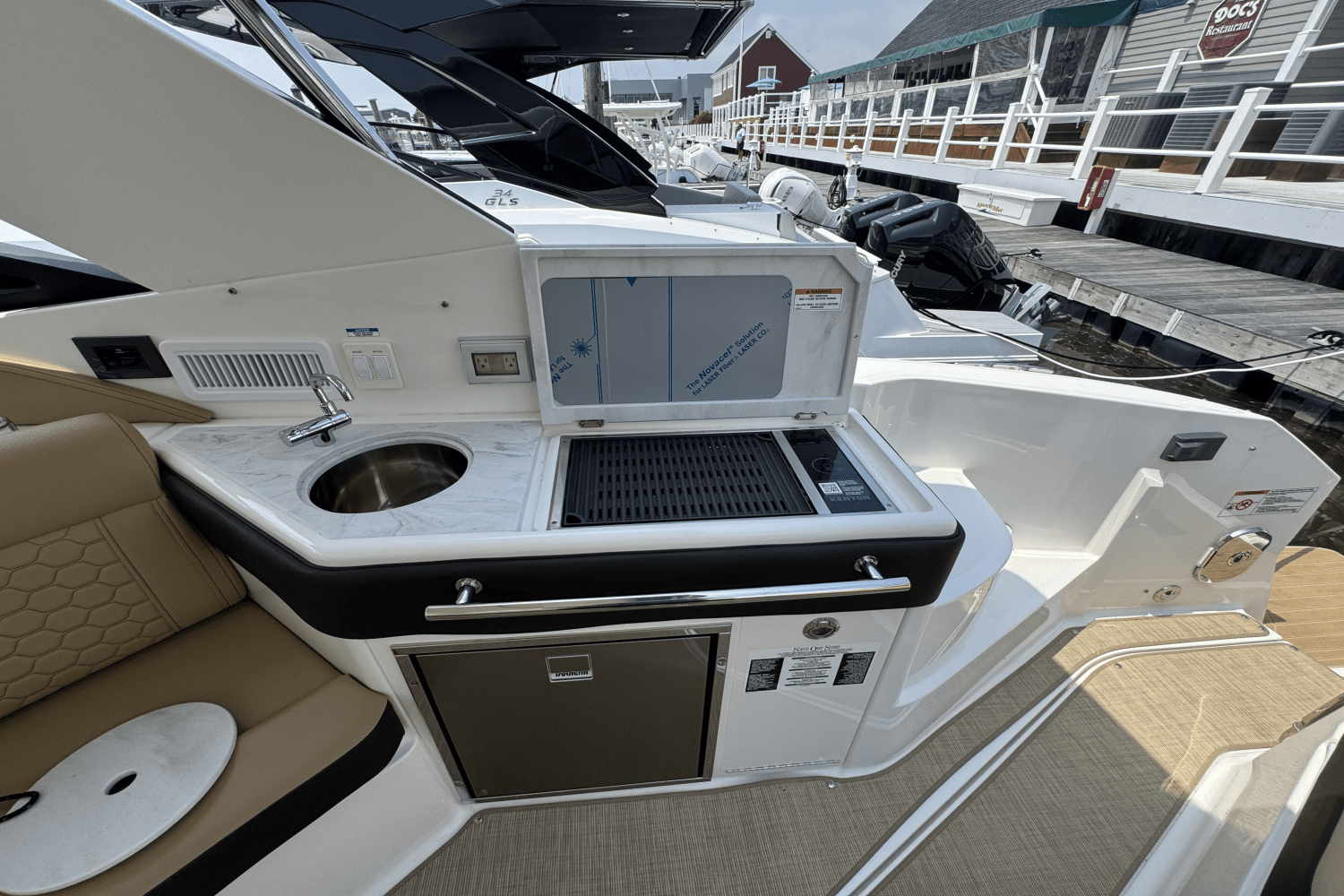 2025 Sea Ray Sundancer 320 Outboard Image Thumbnail #13