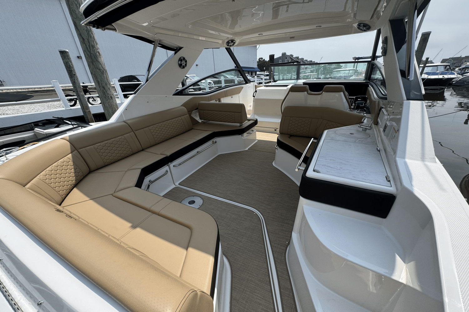 2025 Sea Ray Sundancer 320 Outboard Image Thumbnail #2