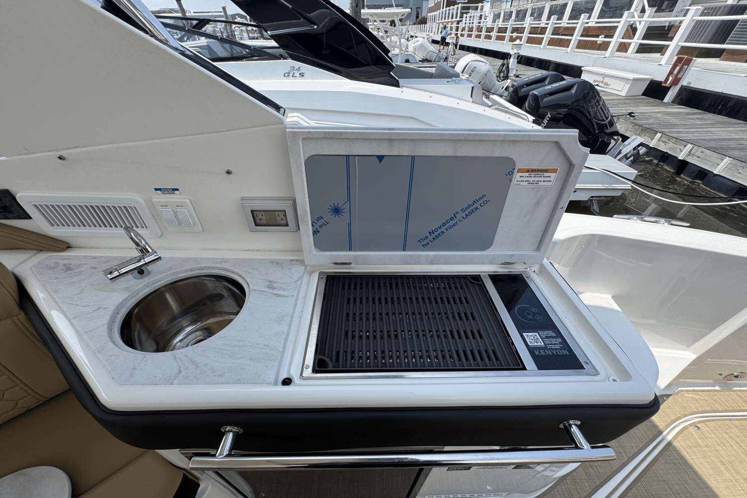 2025 Sea Ray Sundancer 320 Outboard Image Thumbnail #14