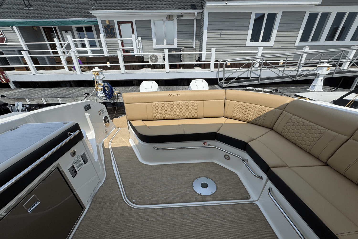 2025 Sea Ray Sundancer 320 Outboard Image Thumbnail #4