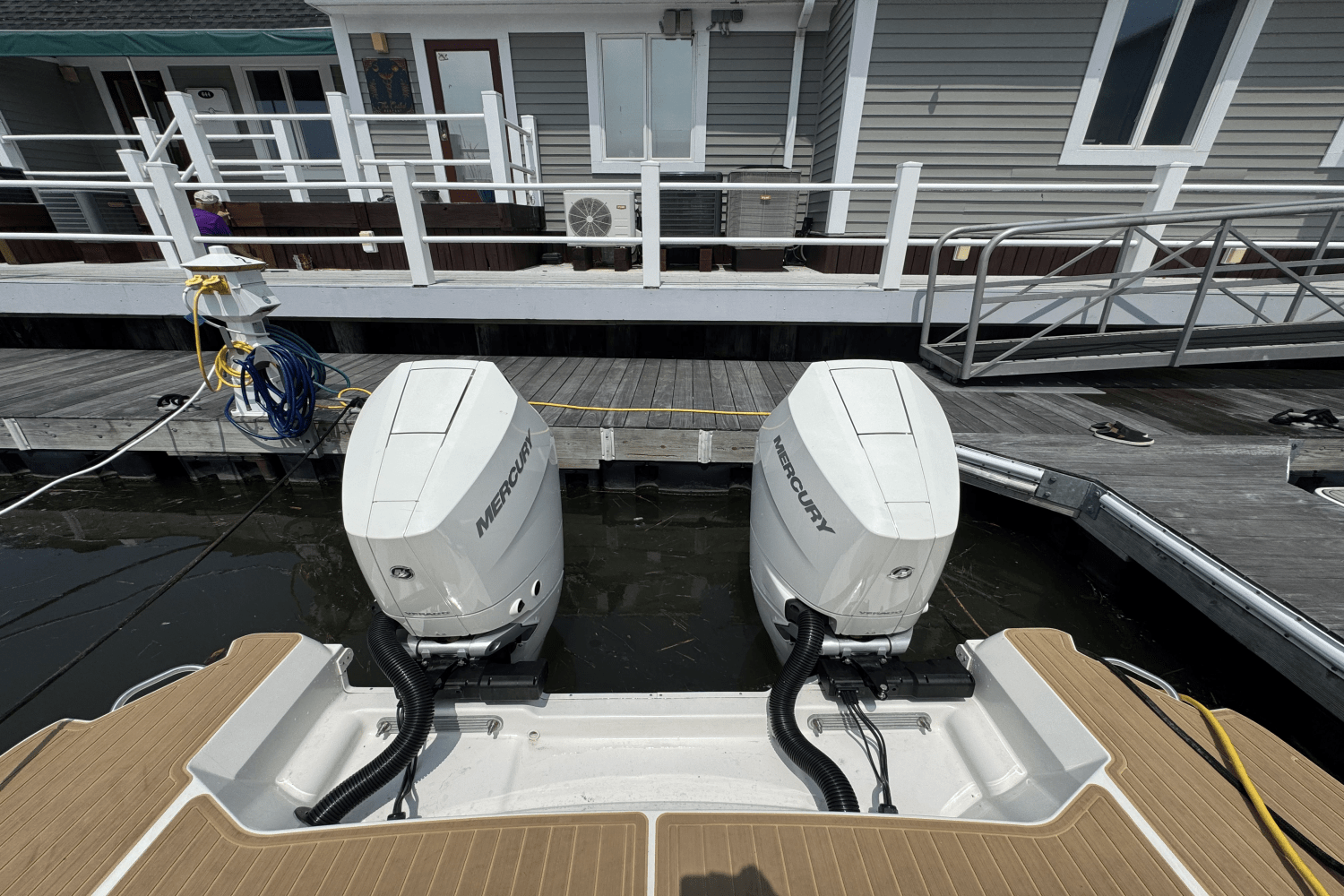 2025 Sea Ray Sundancer 320 Outboard Image Thumbnail #1
