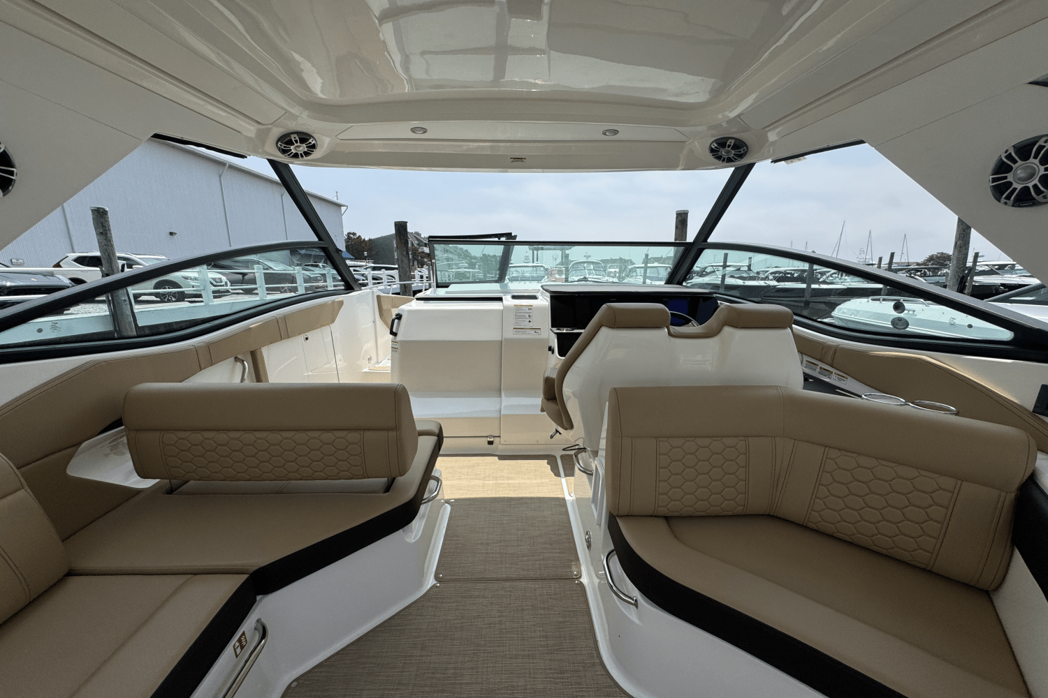 2025 Sea Ray Sundancer 320 Outboard Image Thumbnail #15