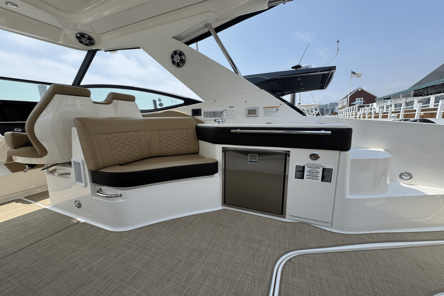 2025 Sea Ray Sundancer 320 Outboard Image Thumbnail #10
