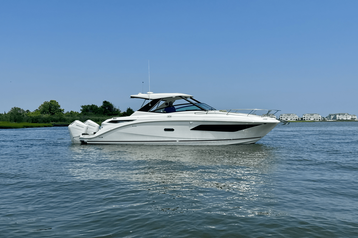 2025 Sea Ray Sundancer 320 Outboard Image Thumbnail #0
