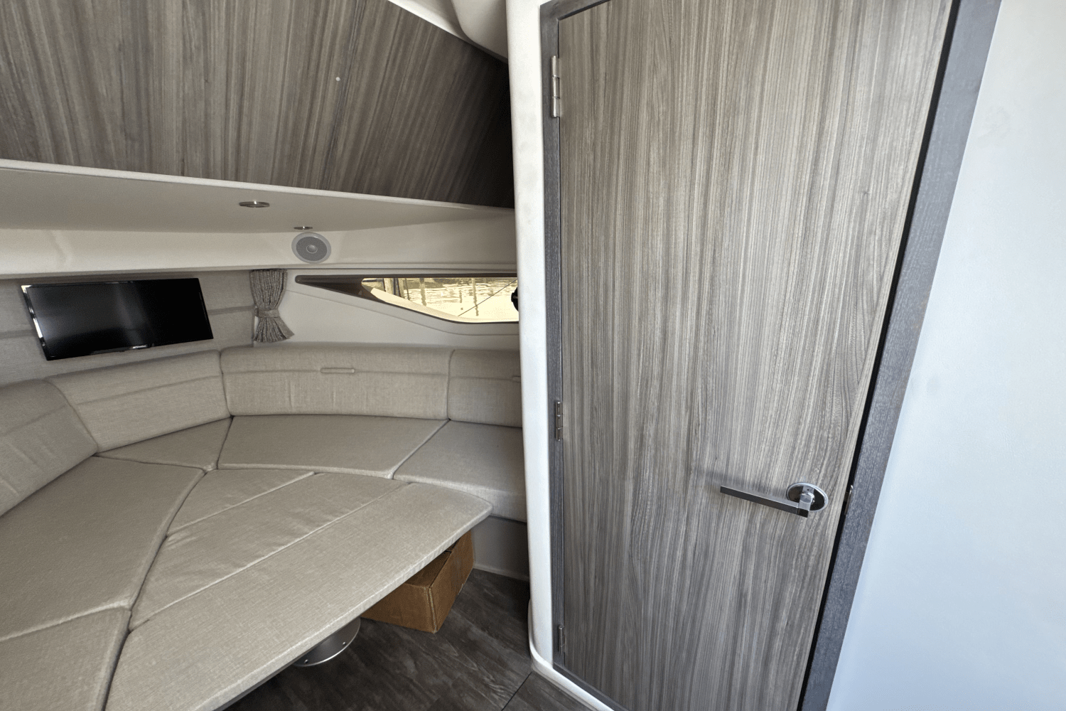 2025 Sea Ray Sundancer 320 Outboard Image Thumbnail #30