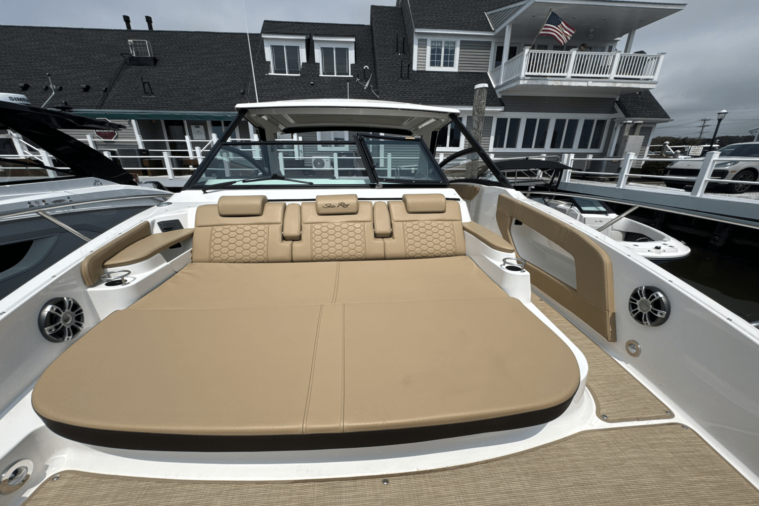 2025 Sea Ray Sundancer 320 Outboard Image Thumbnail #37
