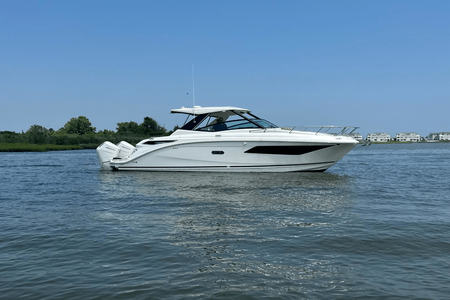 2025 Sea Ray Sundancer 320 Outboard Image Thumbnail #2