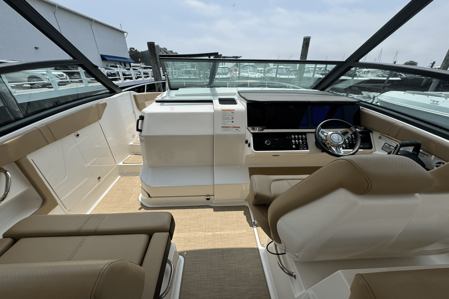 2025 Sea Ray Sundancer 320 Outboard Image Thumbnail #17