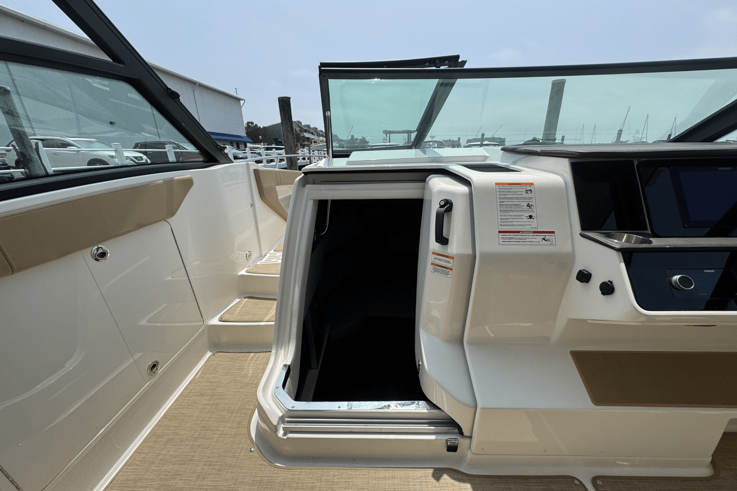 2025 Sea Ray Sundancer 320 Outboard Image Thumbnail #25