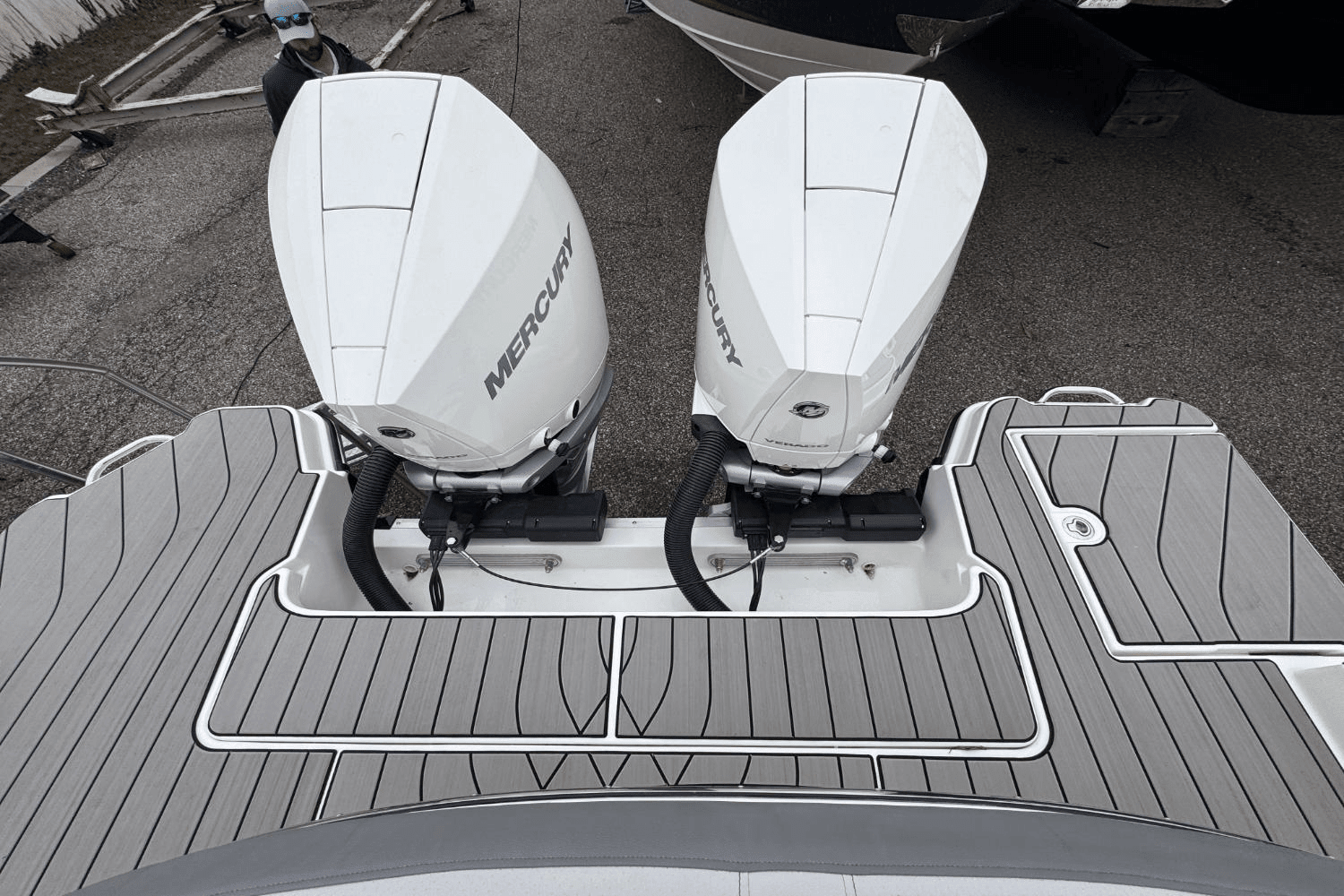 2025 Sea Ray SLX 310 Outboard Image Thumbnail #5