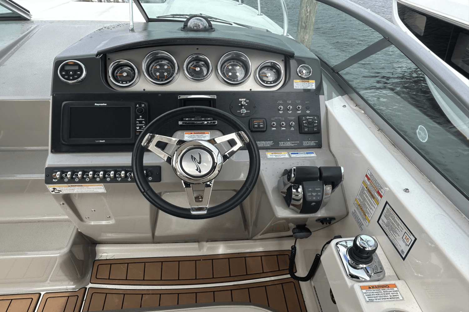 2015 Sea Ray 310 SUNDANCER Image Thumbnail #6