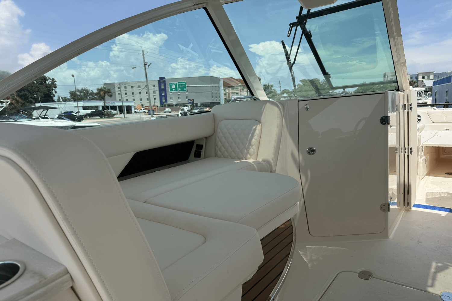2025 Grady-White Freedom 345 Image Thumbnail #14