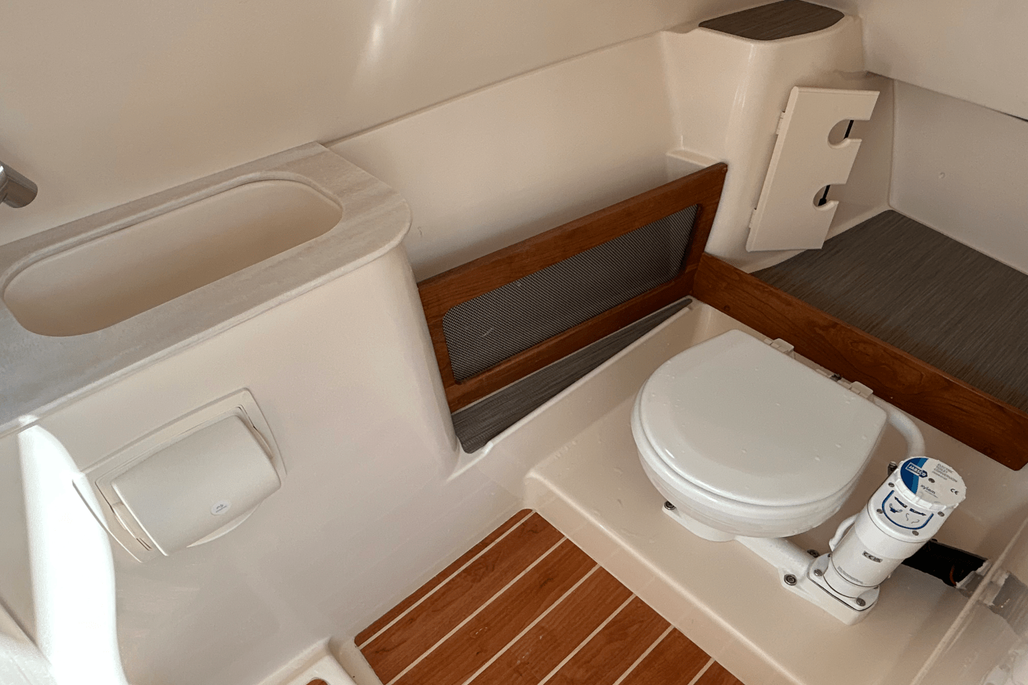 2026 Grady-White Freedom 285 Image Thumbnail #8