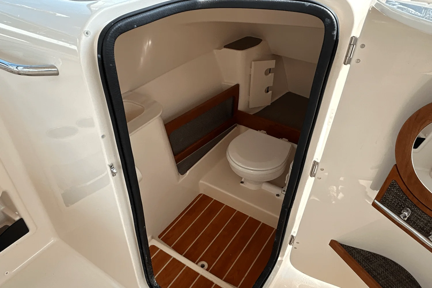 2026 Grady-White Freedom 285 Image Thumbnail #9