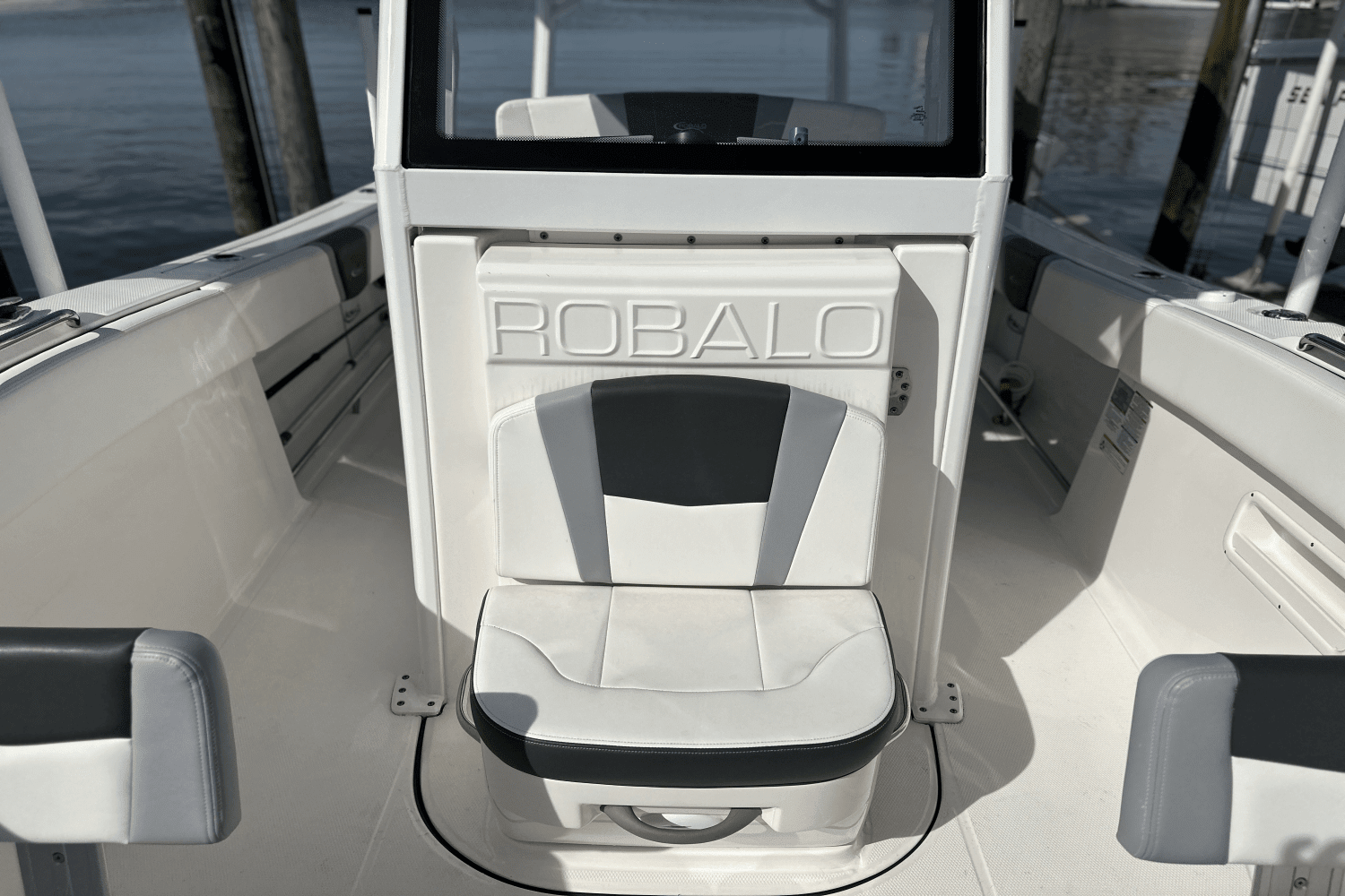 2023 Robalo R270 Image Thumbnail #35