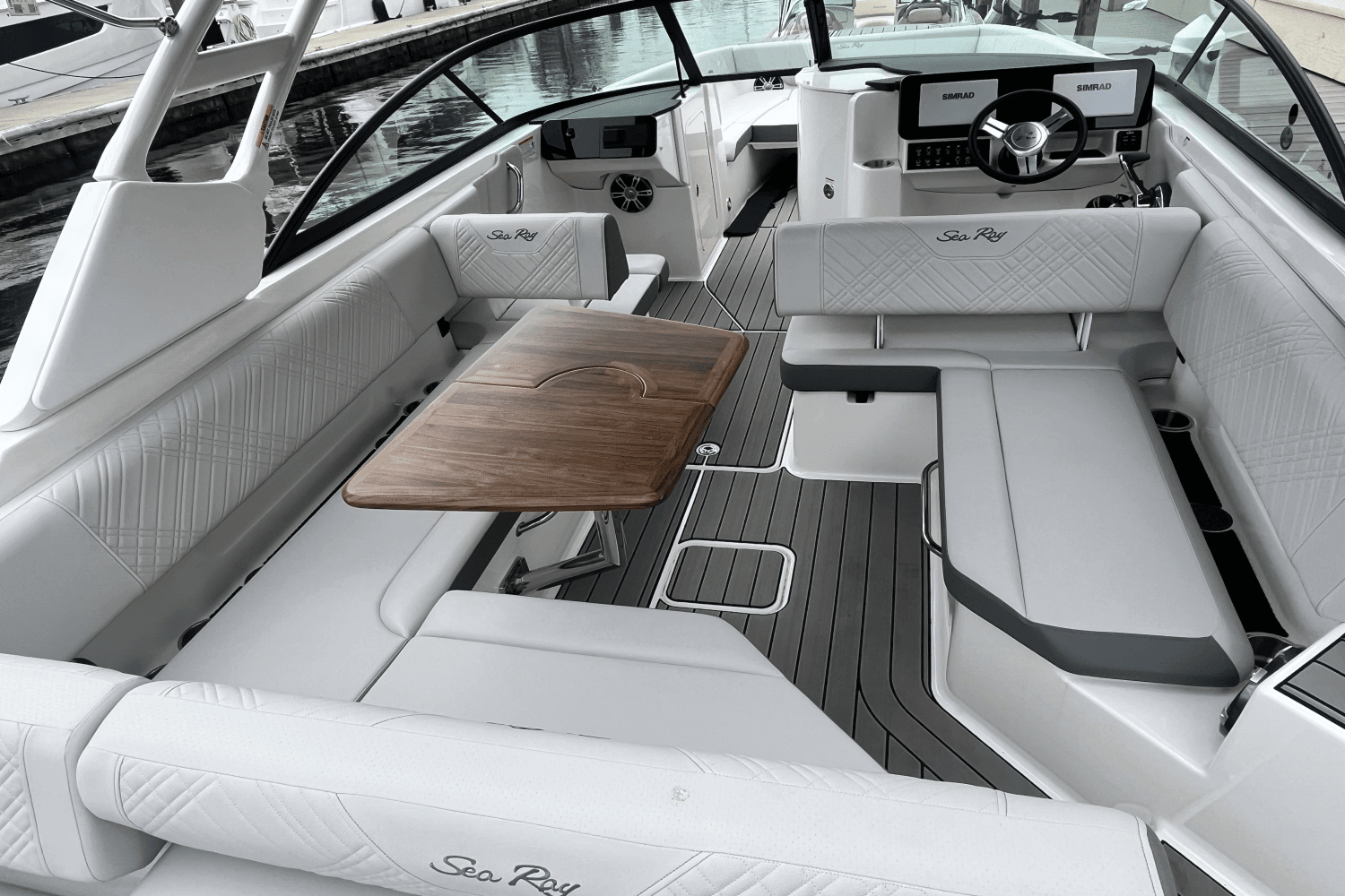 2025 Sea Ray SDX 270 Outboard Image Thumbnail #9