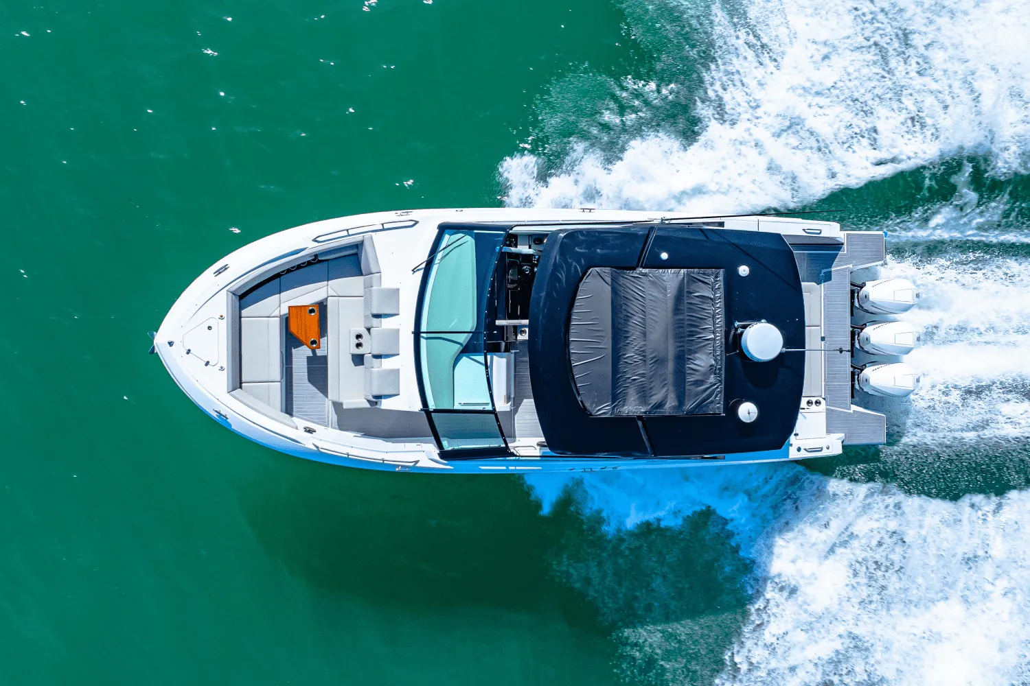 2025 Cruisers Yachts 38 GLS Outboard Image Thumbnail #2