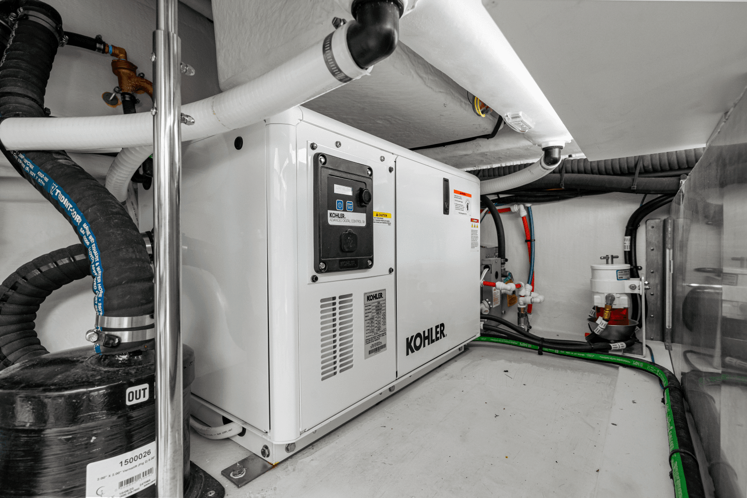 2025 Cruisers Yachts 38 GLS Outboard Image Thumbnail #59