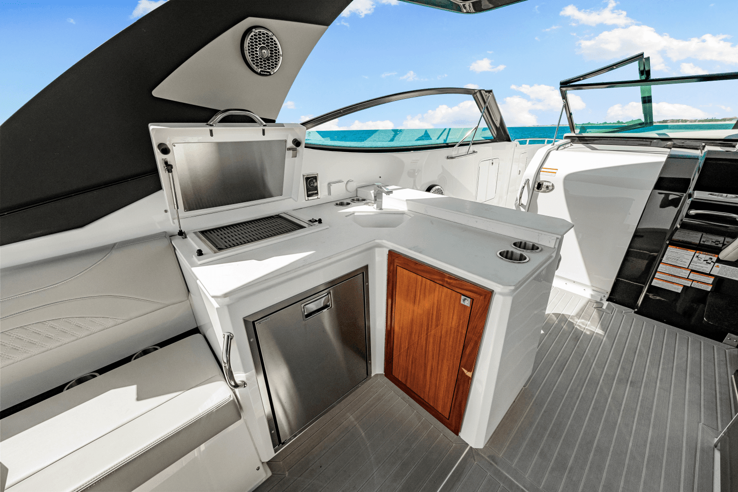 2025 Cruisers Yachts 38 GLS Outboard Image Thumbnail #13