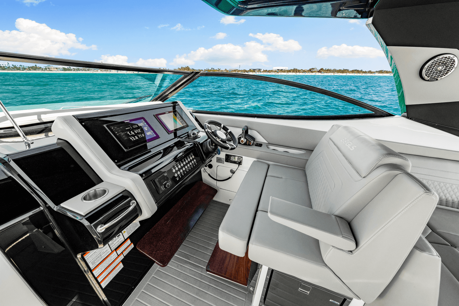 2025 Cruisers Yachts 38 GLS Outboard Image Thumbnail #15