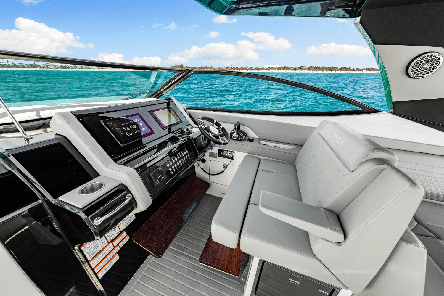 2025 Cruisers Yachts 38 GLS Outboard Image Thumbnail #15